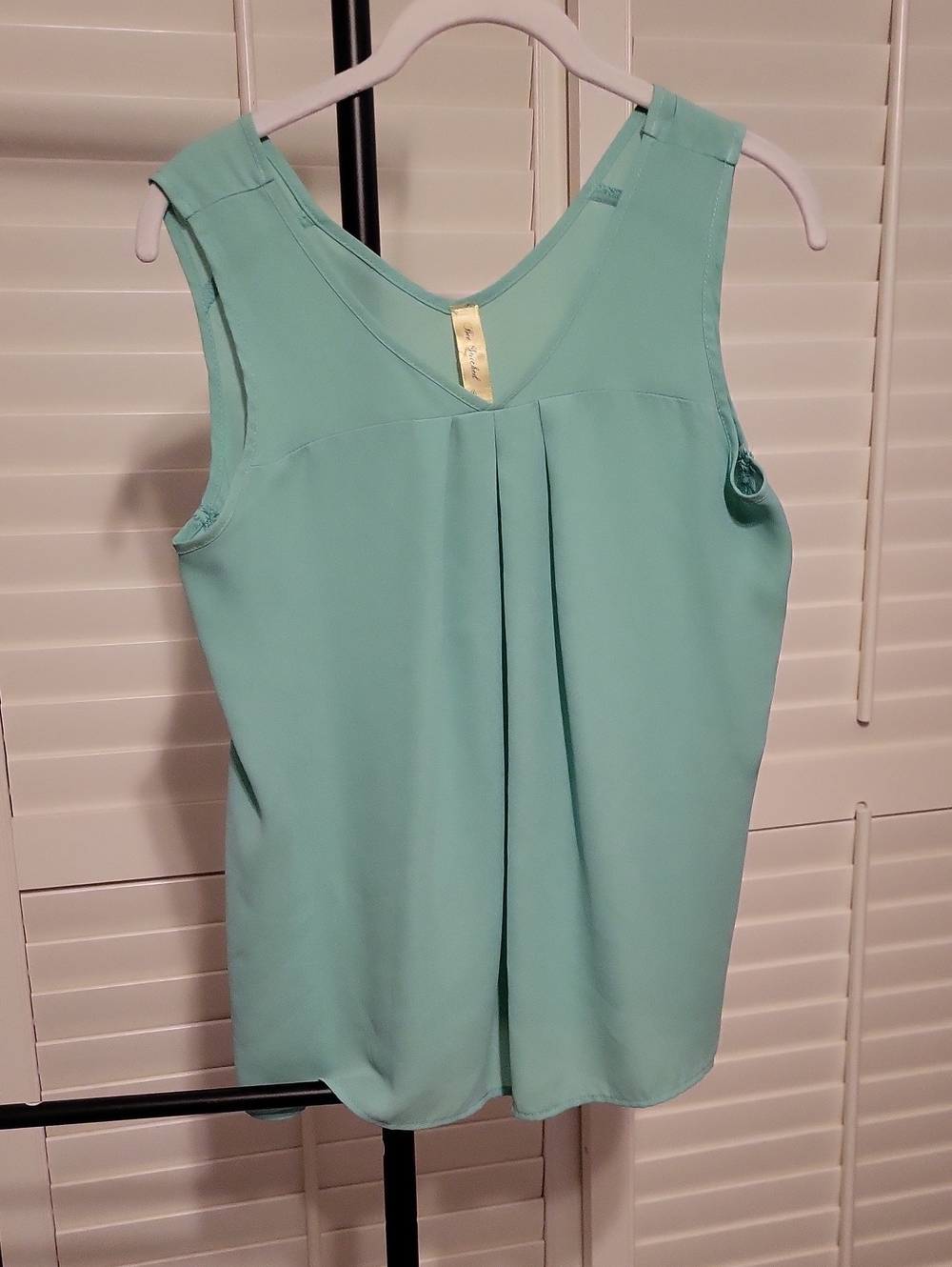Free People Mint Green V-Neck Pleated Sleeveless Camisole 18.5" X 23"